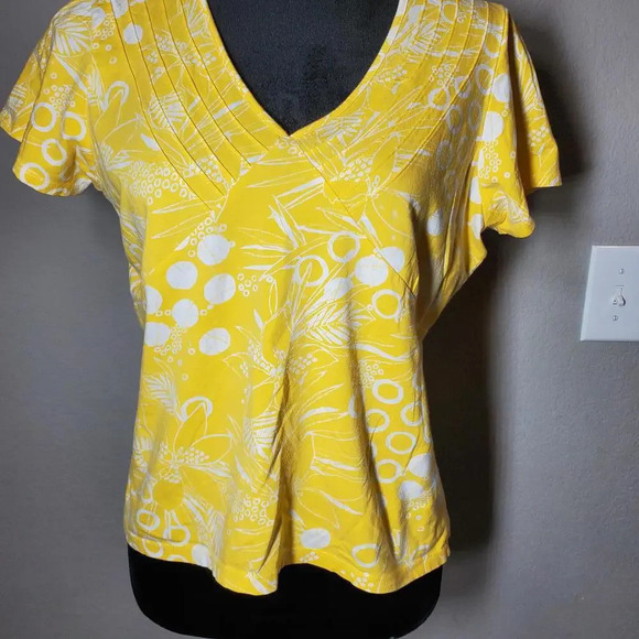 Liz Claiborne Short Sleeve V-Neck Floral Tee Yellow and White Size Large NWOT - Picture 13 of 15